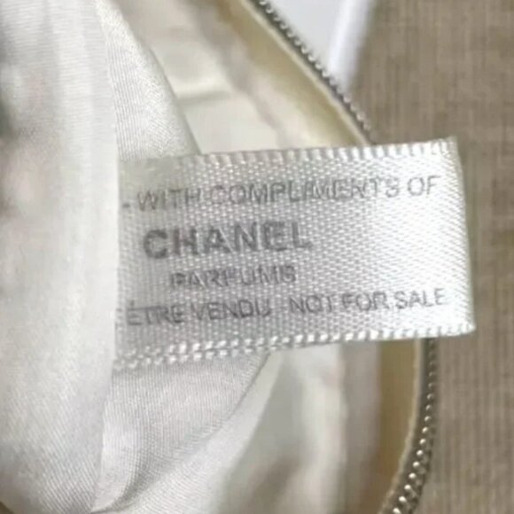 Chanel Coco Mademoiselle Cosmetic Pouch Beauty Makeup Bag Clutch Gold Charm NEW - Picture 6 of 8